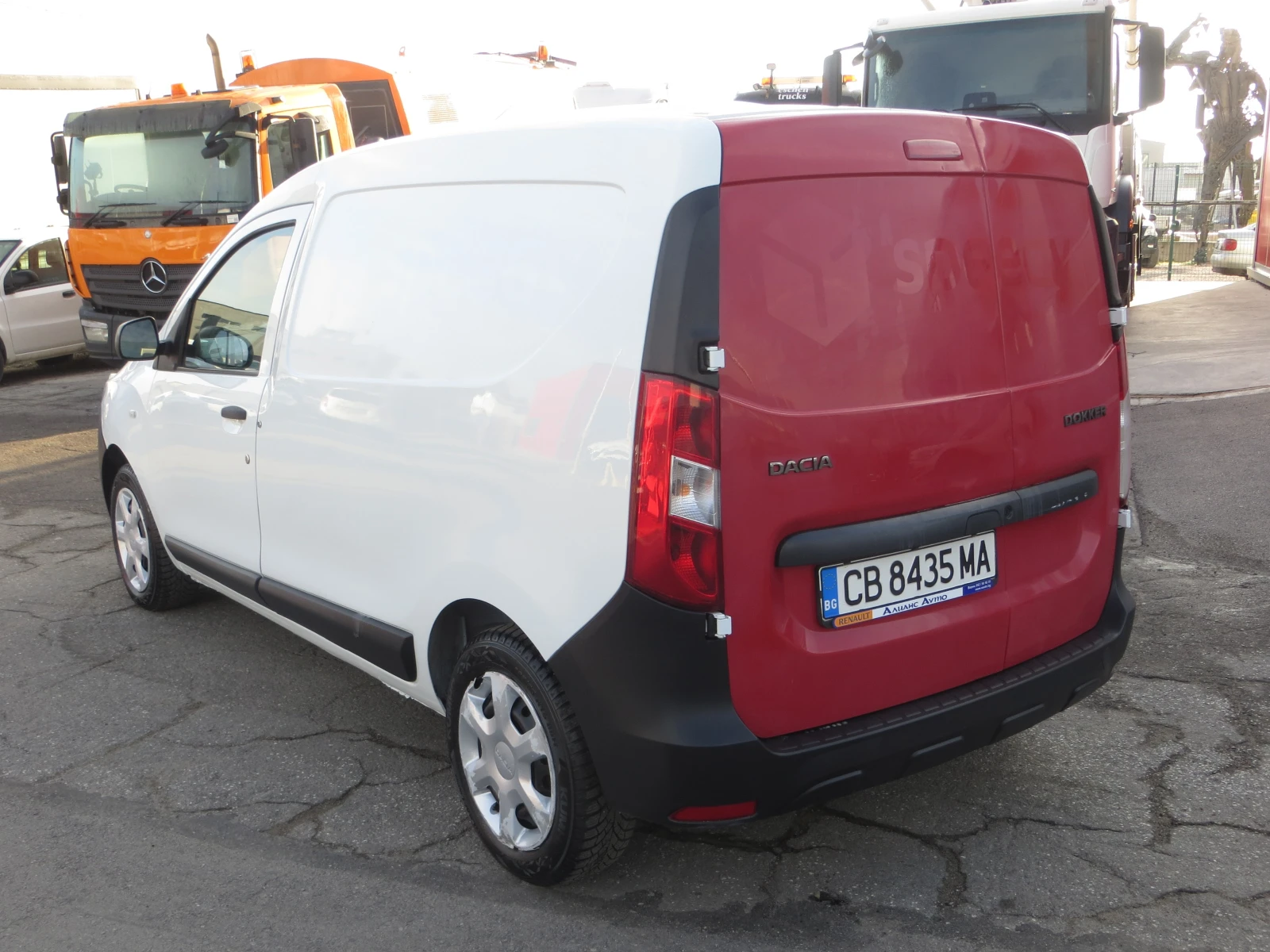 Dacia Dokker 1, 6 ГАЗ/БЕНЗИН - изображение 3