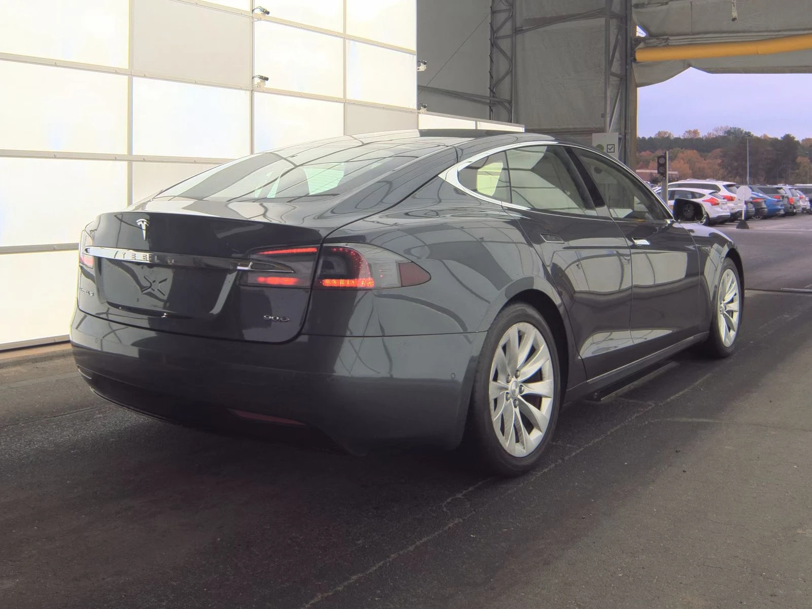 Tesla Model S 90D*  - изображение 4