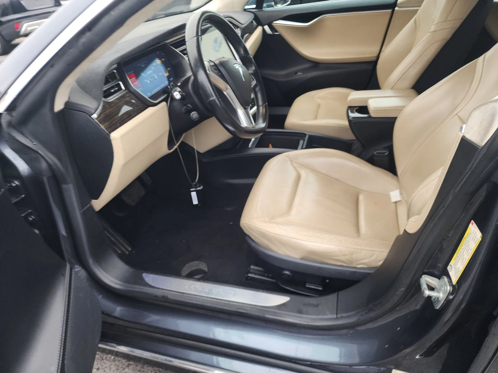 Tesla Model S 90D*  - изображение 7