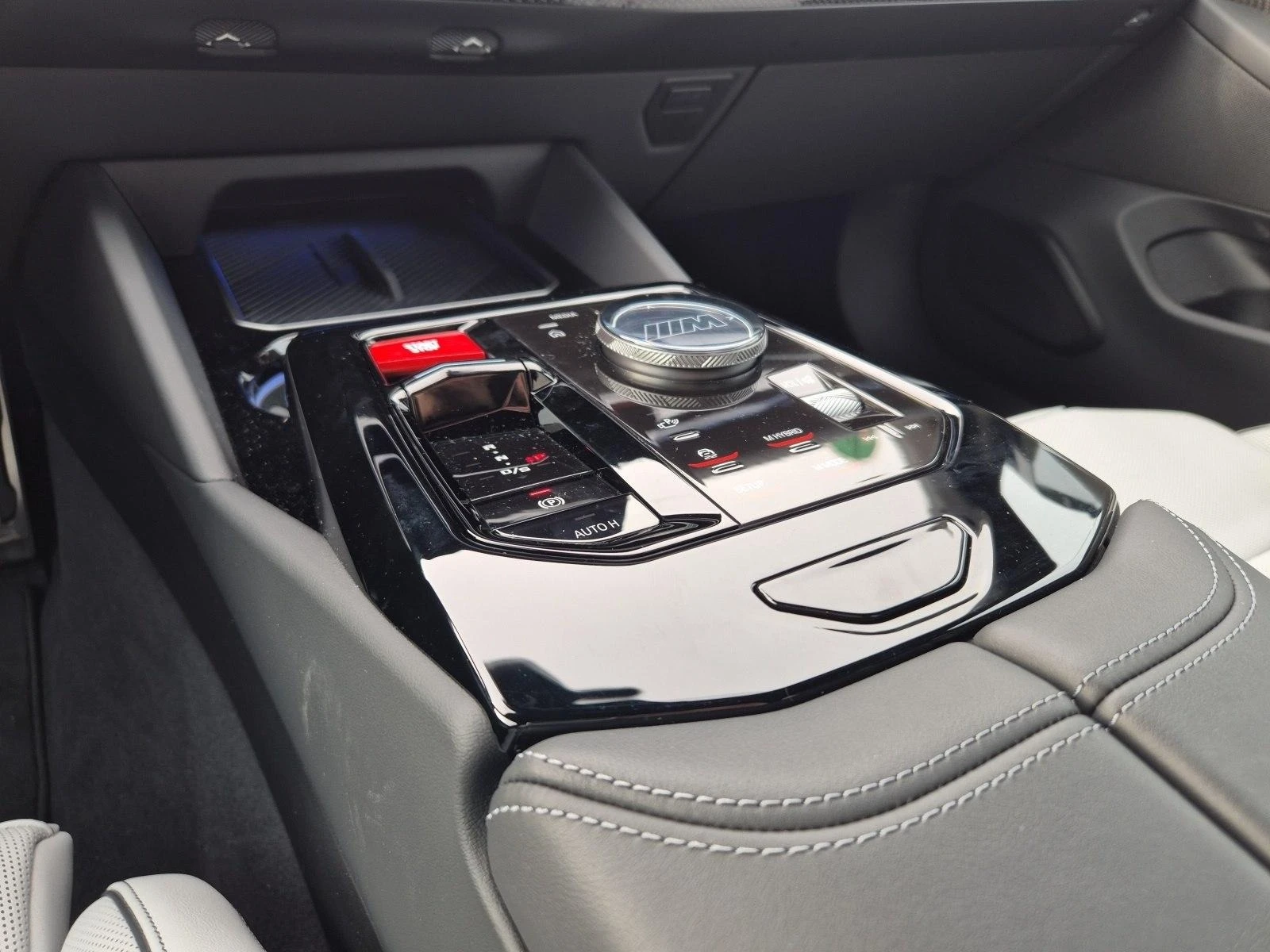 BMW M5 HYBRID B&W 360 CAMERA CARBON - изображение 10