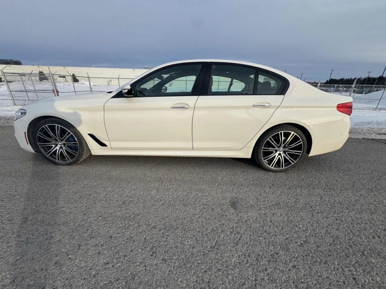 BMW 540 M-pkg* Massage* HUD* 360View* Harman/Kardon* Обдух, снимка 3 - Автомобили и джипове - 53904191