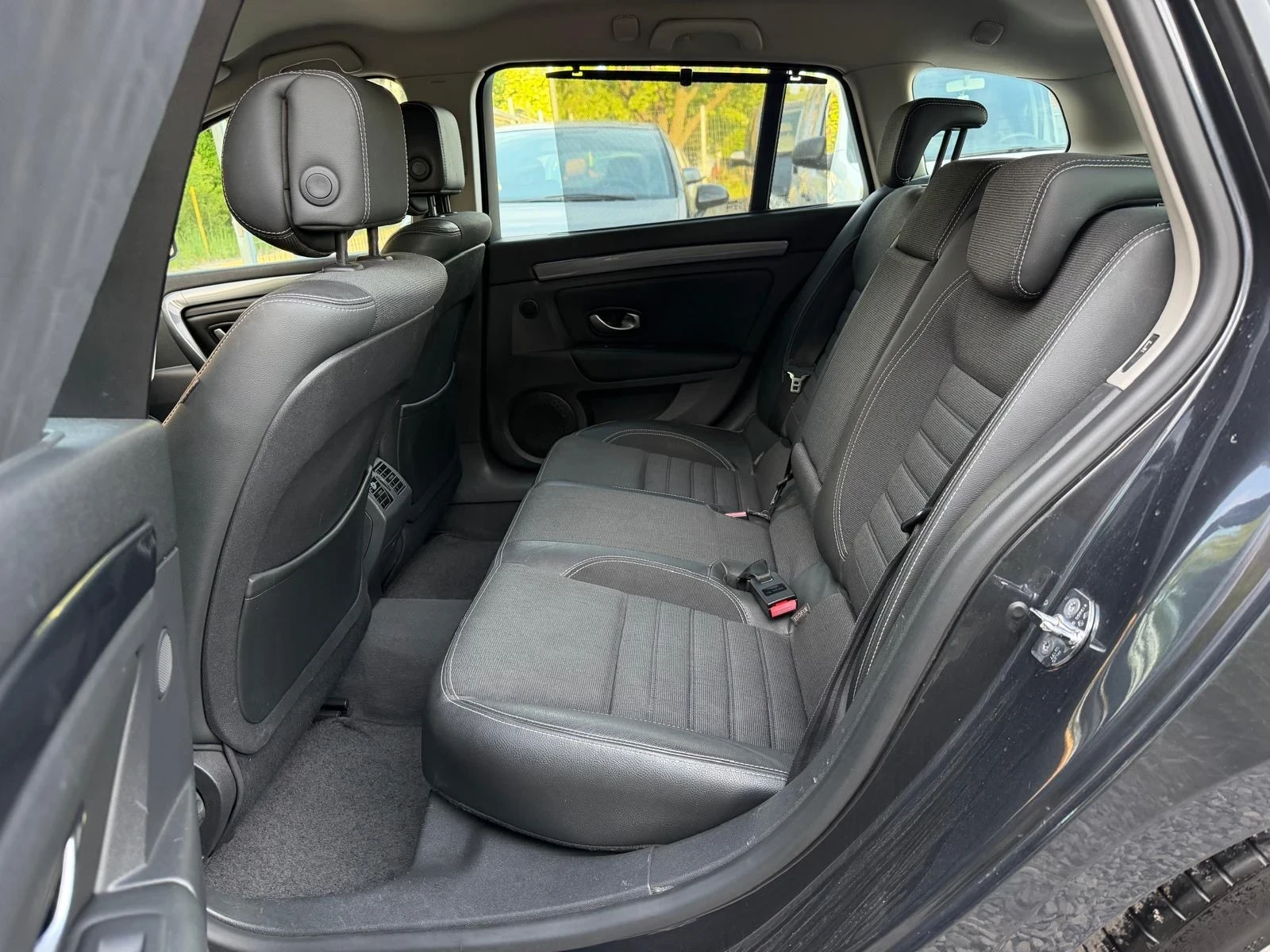 Renault Laguna 2.0D  150к.с  * Нави*  * Кожа*  * Ксенон* , снимка 10 - Автомобили и джипове - 54444677
