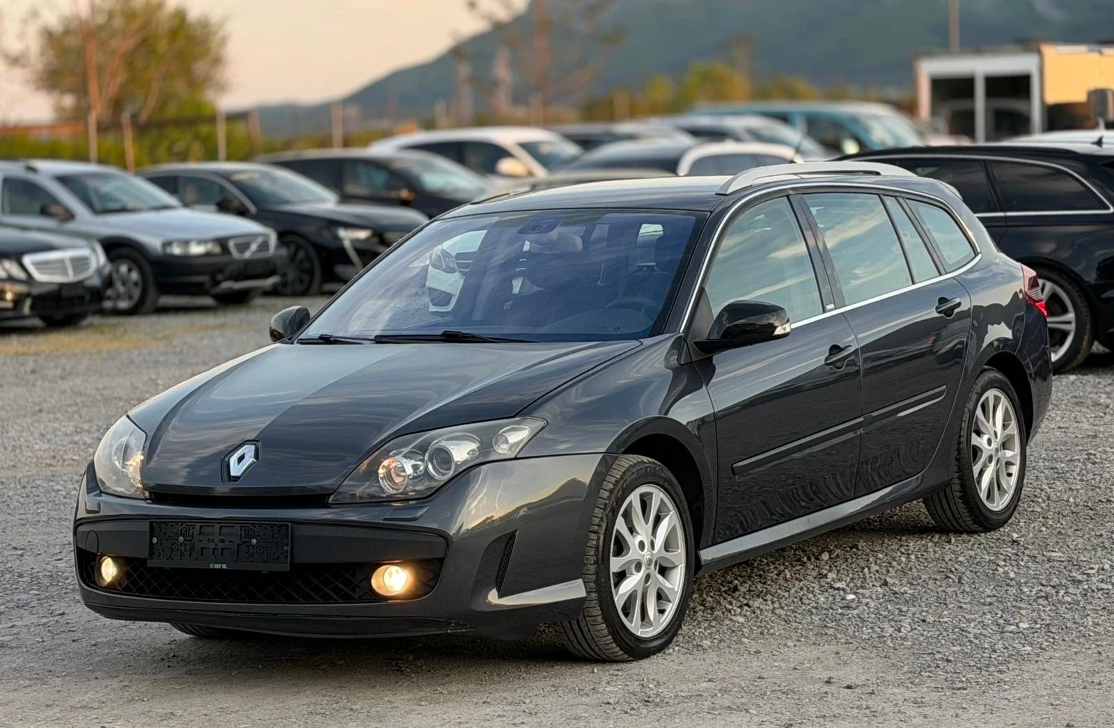Renault Laguna 2.0D  150к.с  * Нави*  * Кожа*  * Ксенон* , снимка 3 - Автомобили и джипове - 54444677