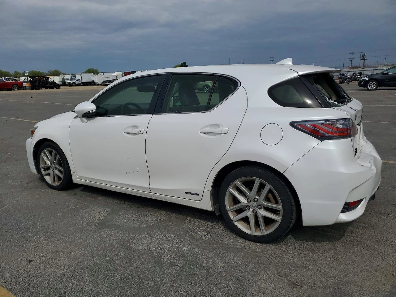 Lexus CT 200h, снимка 10 - Автомобили и джипове - 54791536