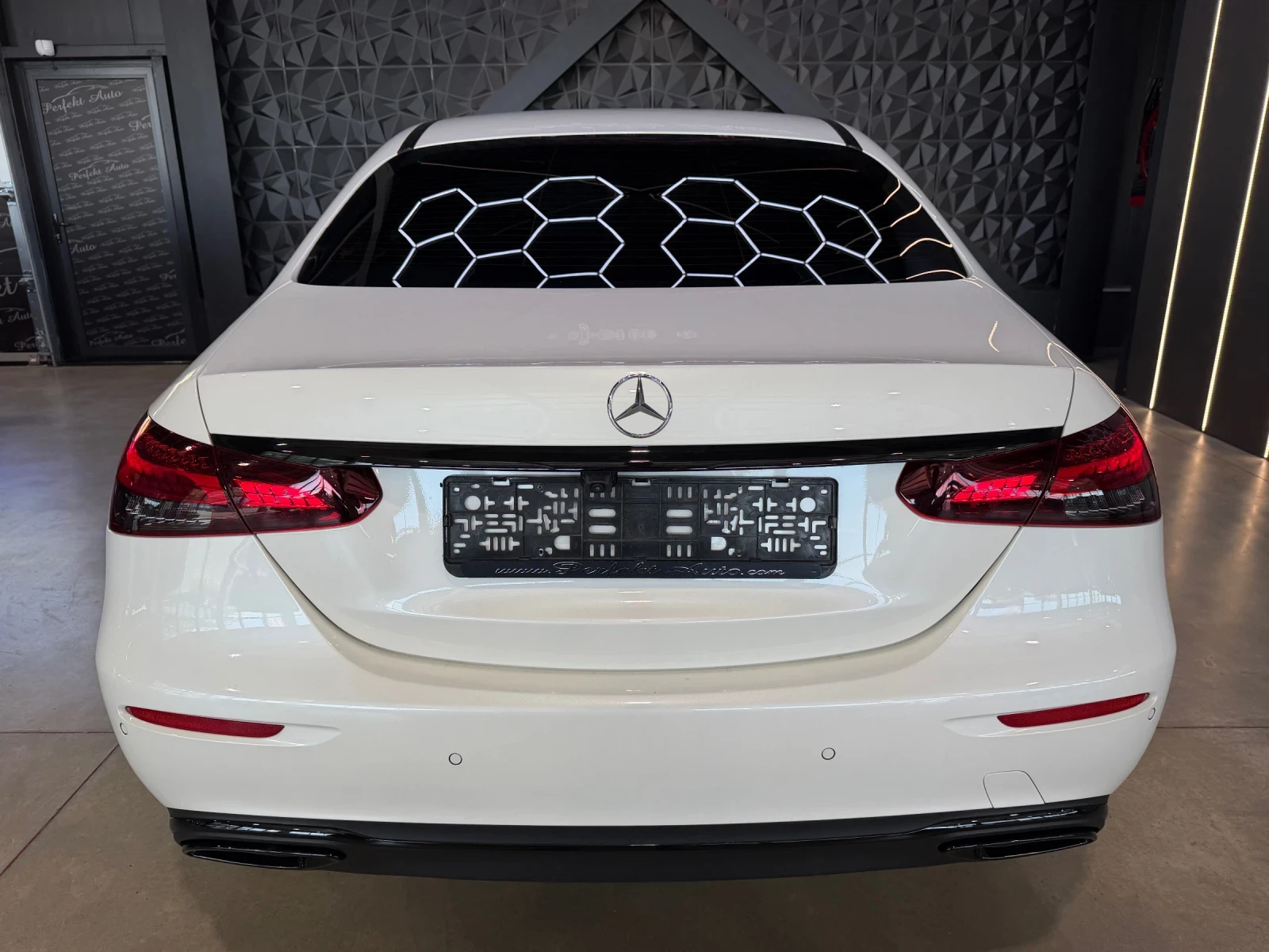 Mercedes-Benz E 200 d * FACELIFT * , снимка 4 - Автомобили и джипове - 55001205