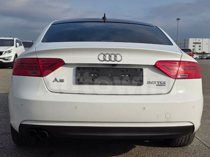 Audi A5 * АВТО КРЕДИТ* ЦЕНА ДО БГ * Сервизна история * , снимка 4 - Автомобили и джипове - 55343242