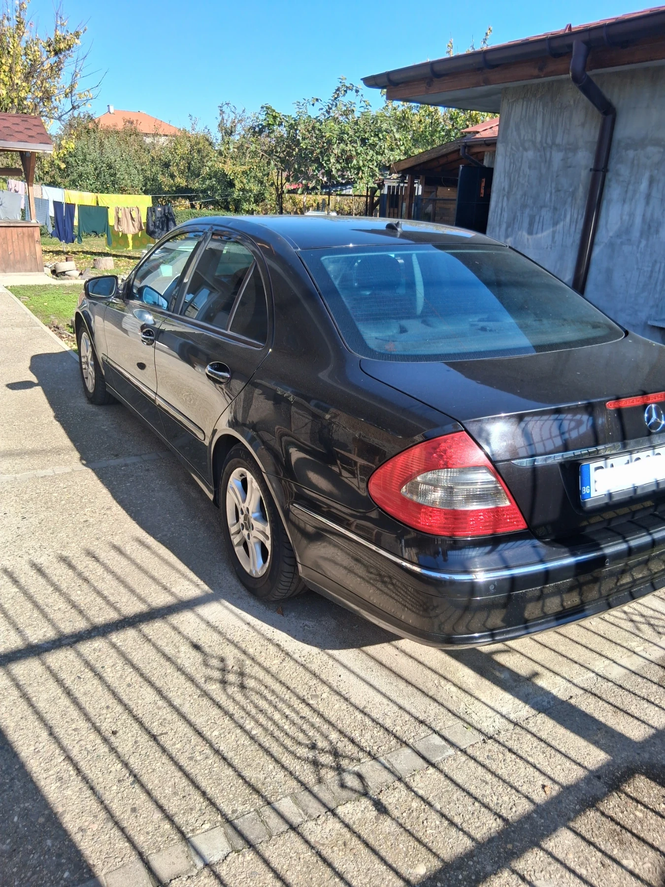 Mercedes-Benz E 220, снимка 3 - Автомобили и джипове - 55477266