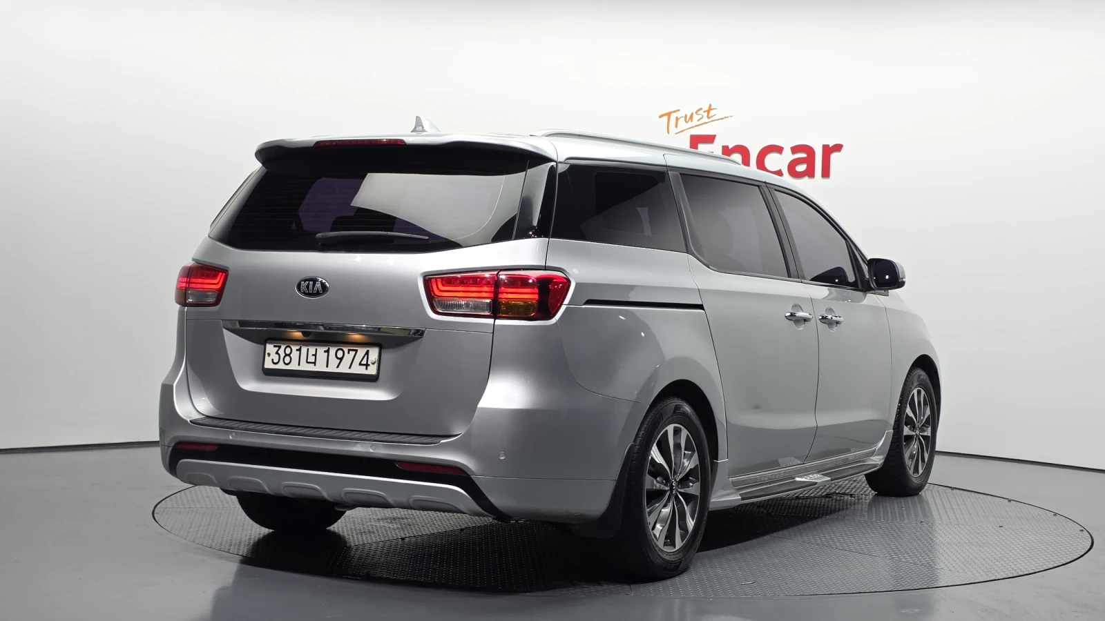 Kia Carnival ПОДГРЕВ ВОЛАН* КРАЙНА ЦЕНА, снимка 2 - Автомобили и джипове - 55595003