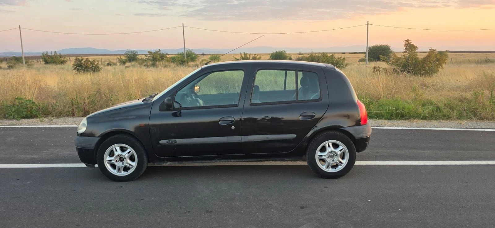 Renault Clio 1.4 16v, снимка 4 - Автомобили и джипове - 55648007