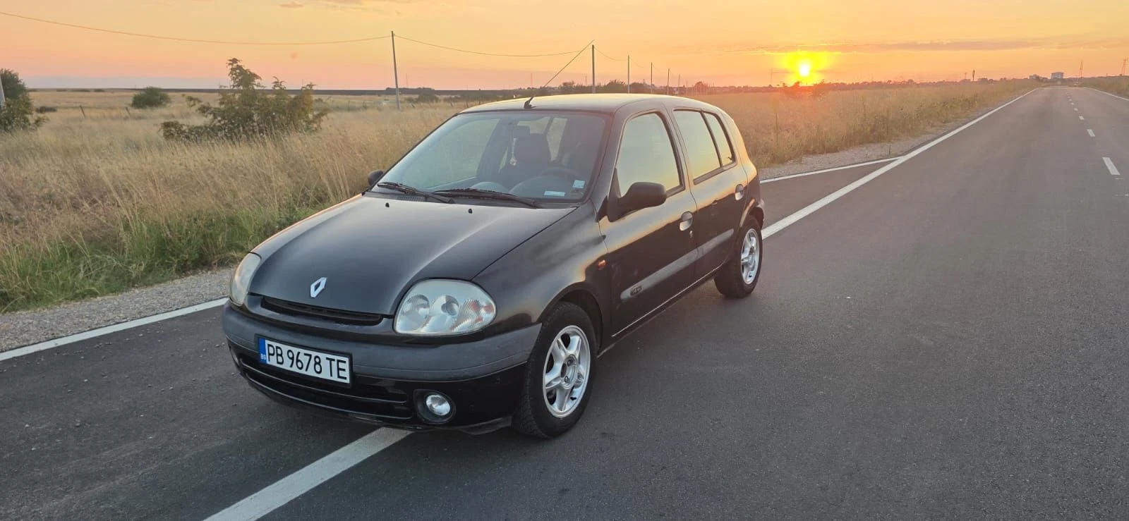 Renault Clio 1.4 16v, снимка 2 - Автомобили и джипове - 55648007