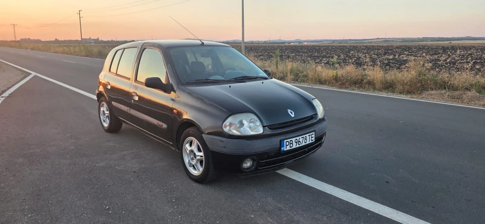 Renault Clio 1.4 16v, снимка 3 - Автомобили и джипове - 55648007