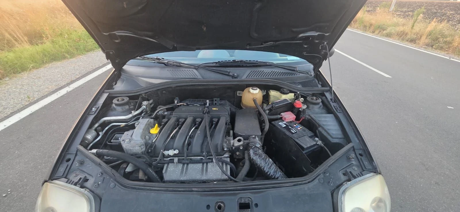 Renault Clio 1.4 16v, снимка 13 - Автомобили и джипове - 55648007