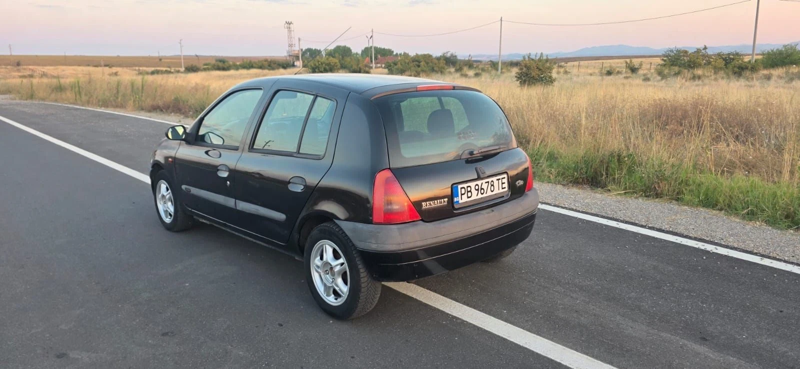 Renault Clio 1.4 16v, снимка 8 - Автомобили и джипове - 55648007
