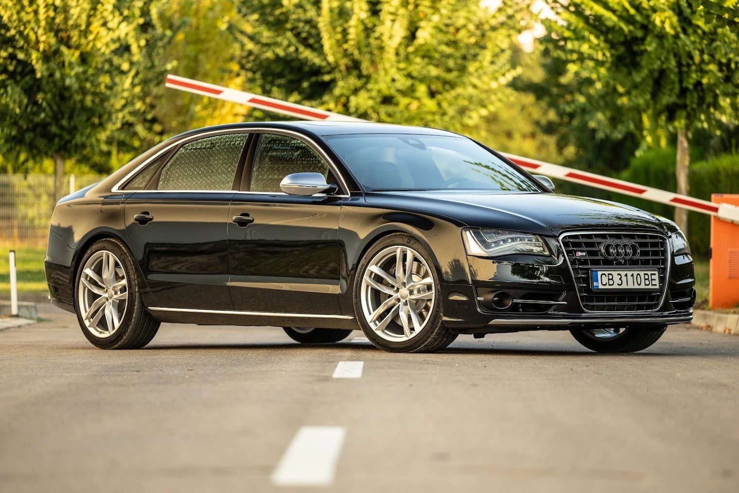 Audi A8 L 4.0T S package, снимка 3 - Автомобили и джипове - 55808560