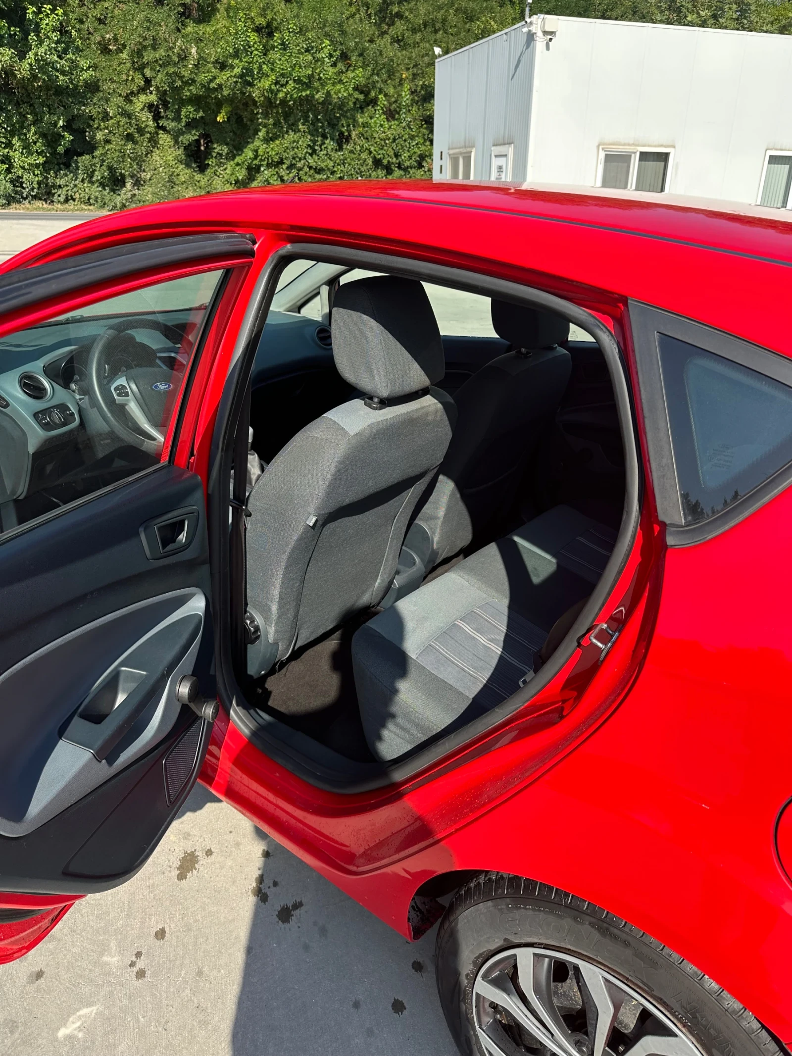 Ford Fiesta Бензин, снимка 4 - Автомобили и джипове - 56608467