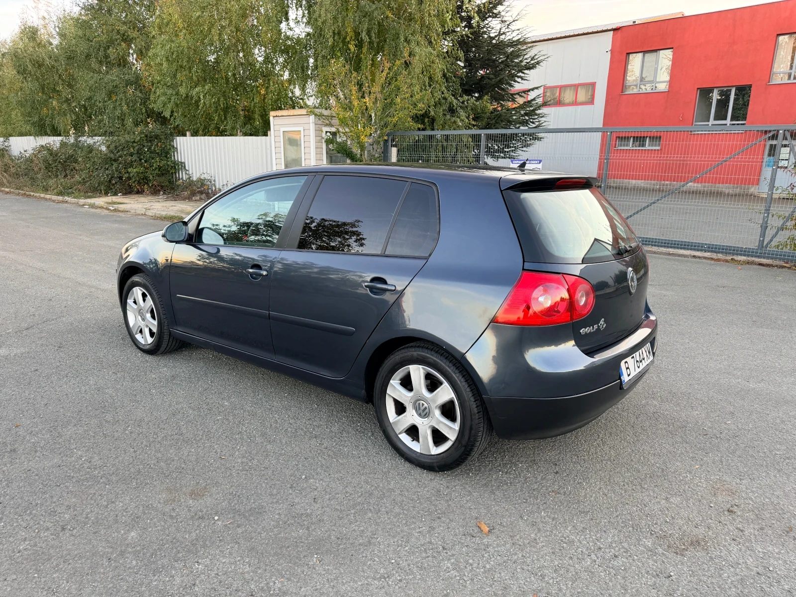 VW Golf 1.6-Бензин 2007г, снимка 3 - Автомобили и джипове - 56642695
