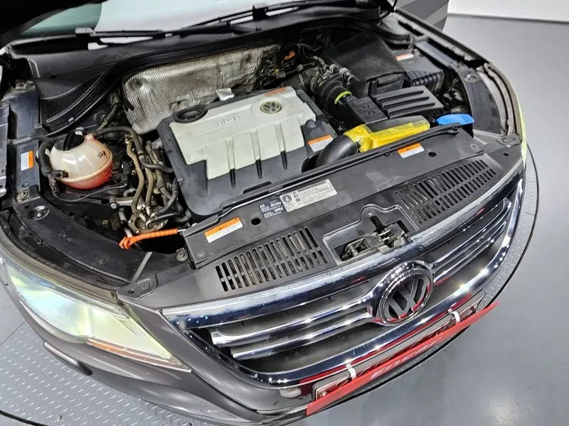 VW Tiguan 2.0 Tdi 5N, снимка 6 - Автомобили и джипове - 56112787