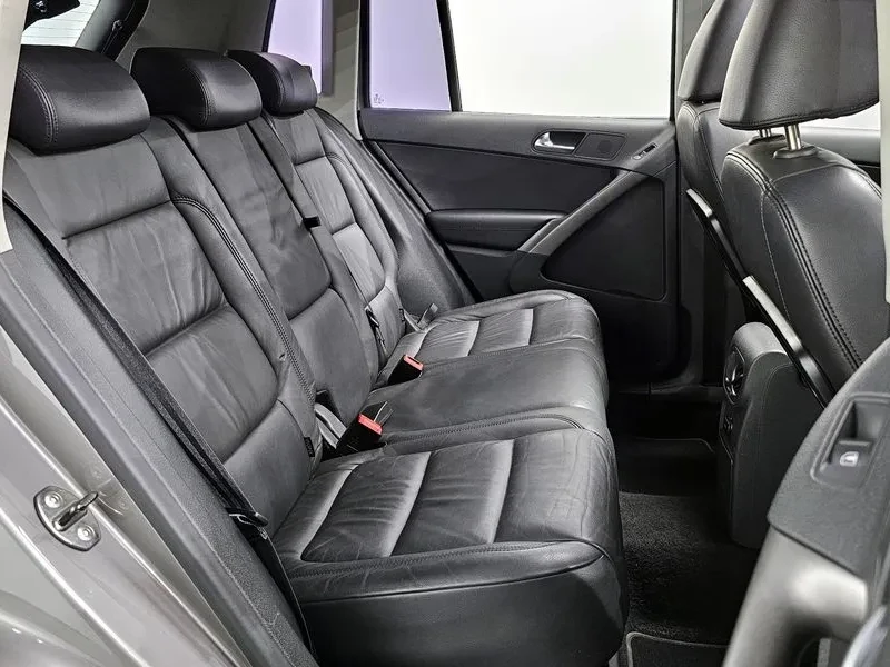 VW Tiguan 2.0 Tdi 5N, снимка 12 - Автомобили и джипове - 56112787