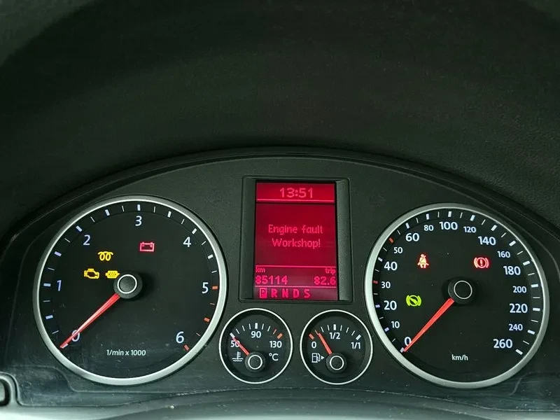 VW Tiguan 2.0 Tdi 5N, снимка 8 - Автомобили и джипове - 56112787