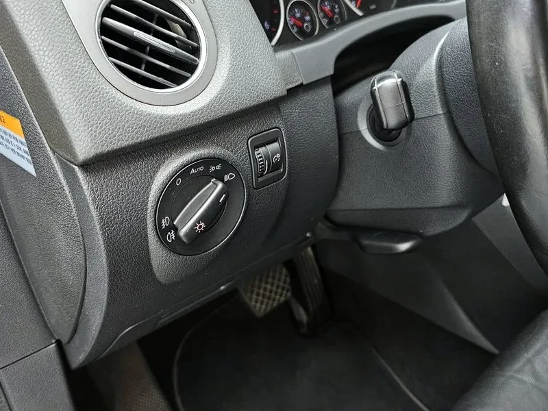 VW Tiguan 2.0 Tdi 5N, снимка 16 - Автомобили и джипове - 56112787