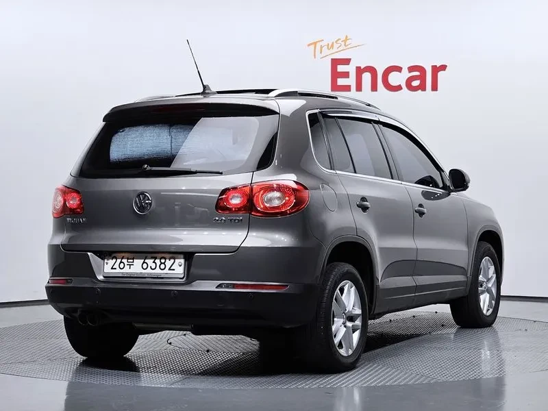 VW Tiguan 2.0 Tdi 5N, снимка 2 - Автомобили и джипове - 56112787