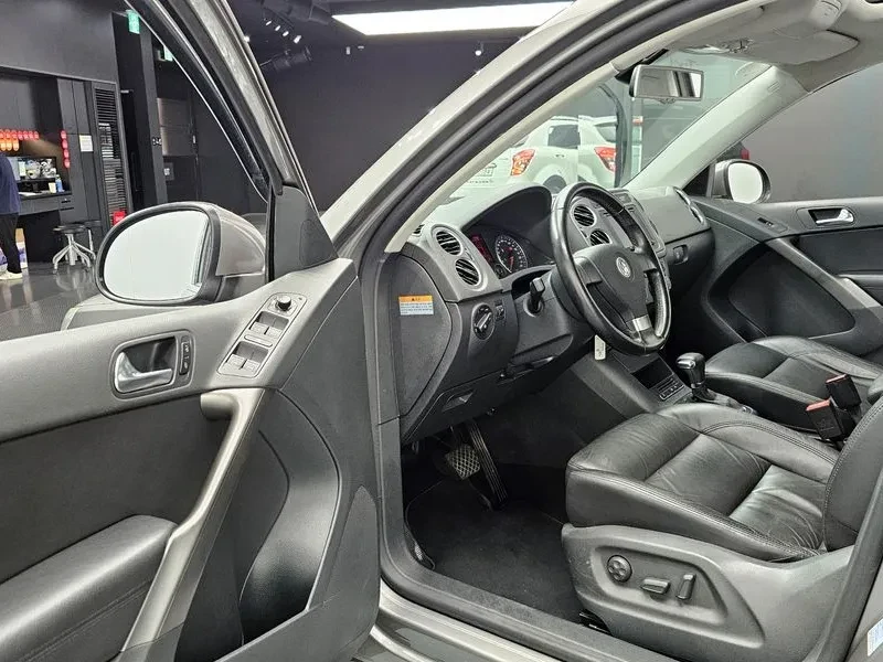 VW Tiguan 2.0 Tdi 5N, снимка 11 - Автомобили и джипове - 56112787