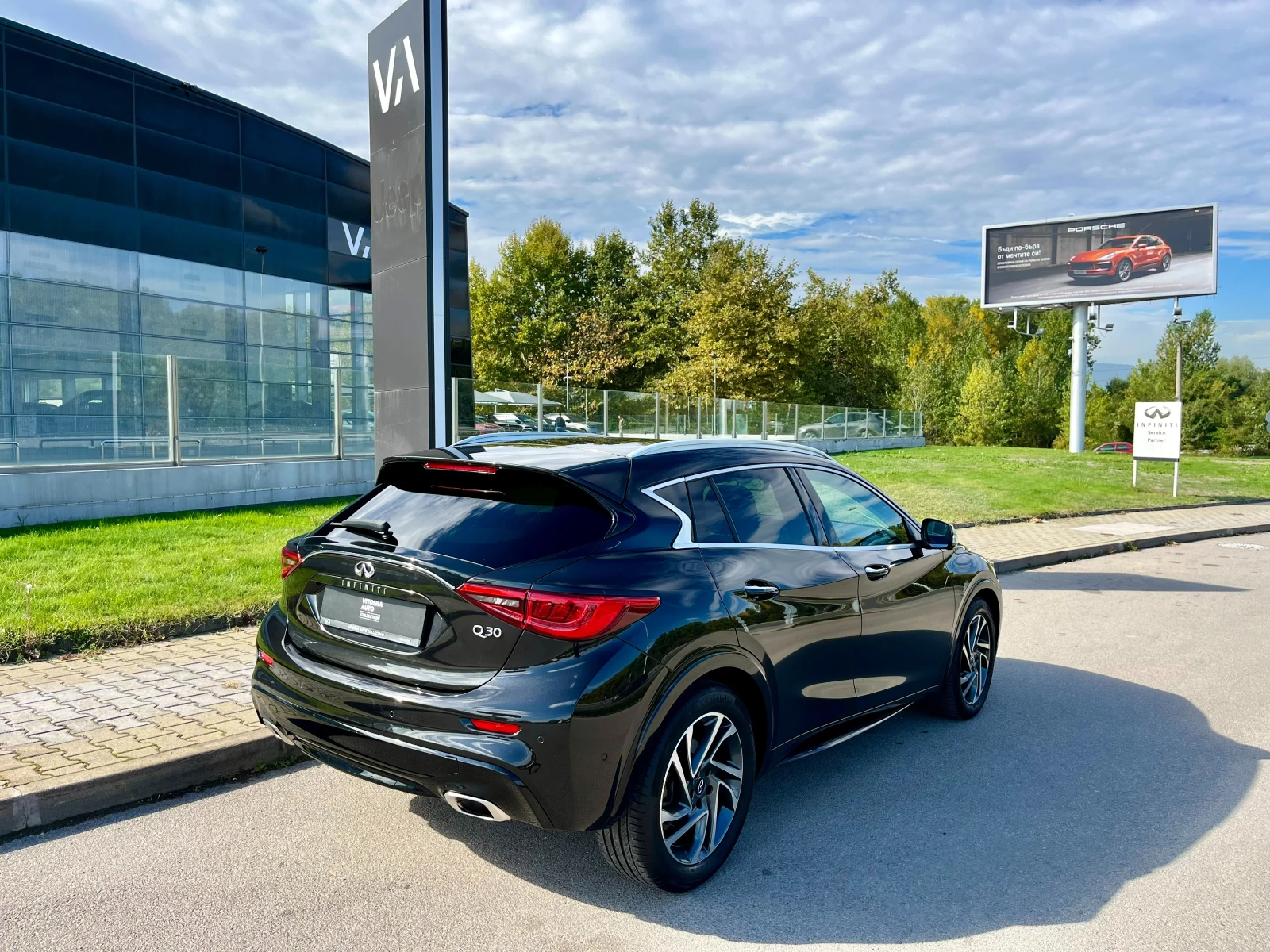 Infiniti Q30 1.6 LUXE CITY BLACK - изображение 4