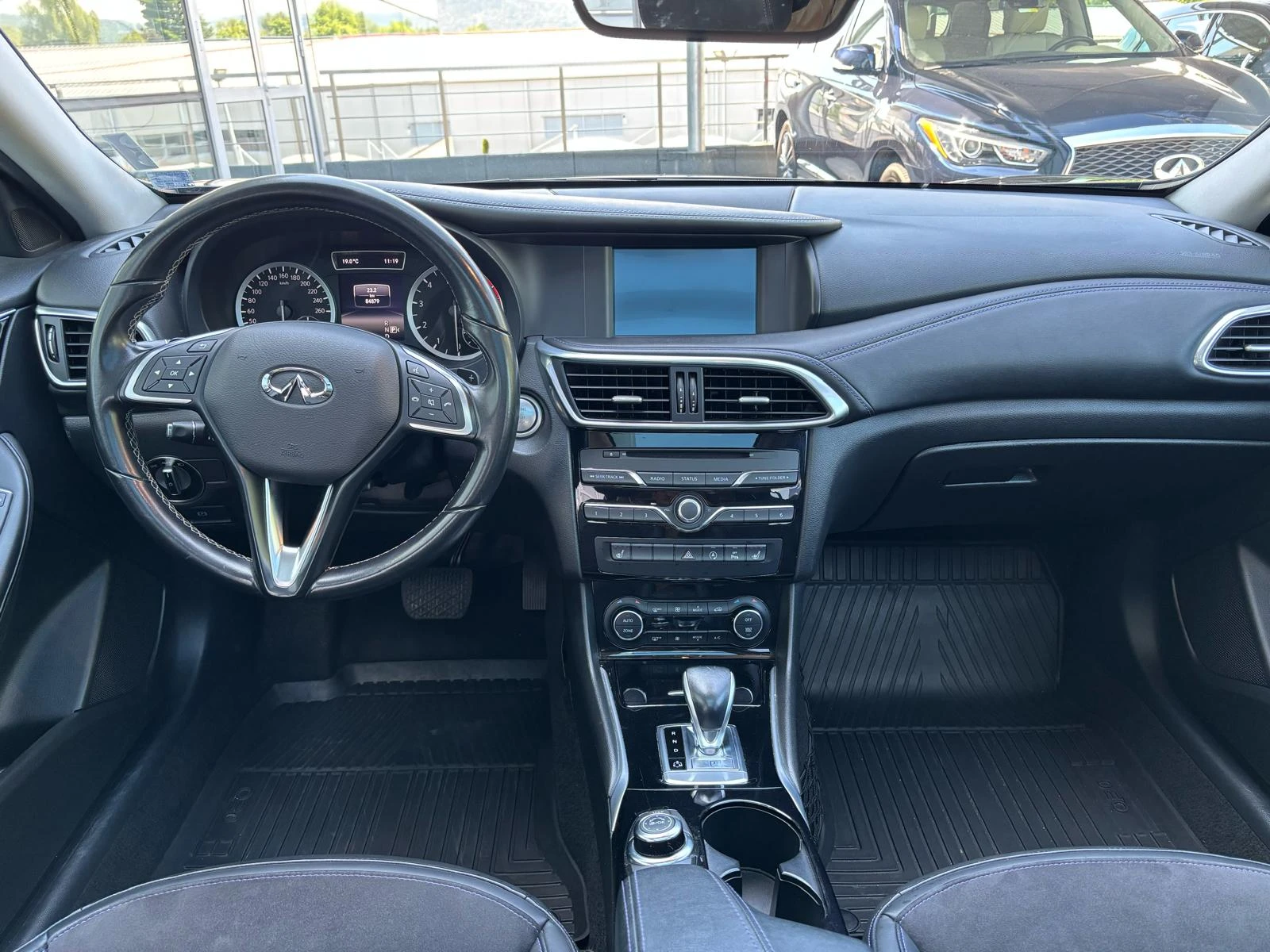 Infiniti Q30 1.6 LUXE CITY BLACK - изображение 10