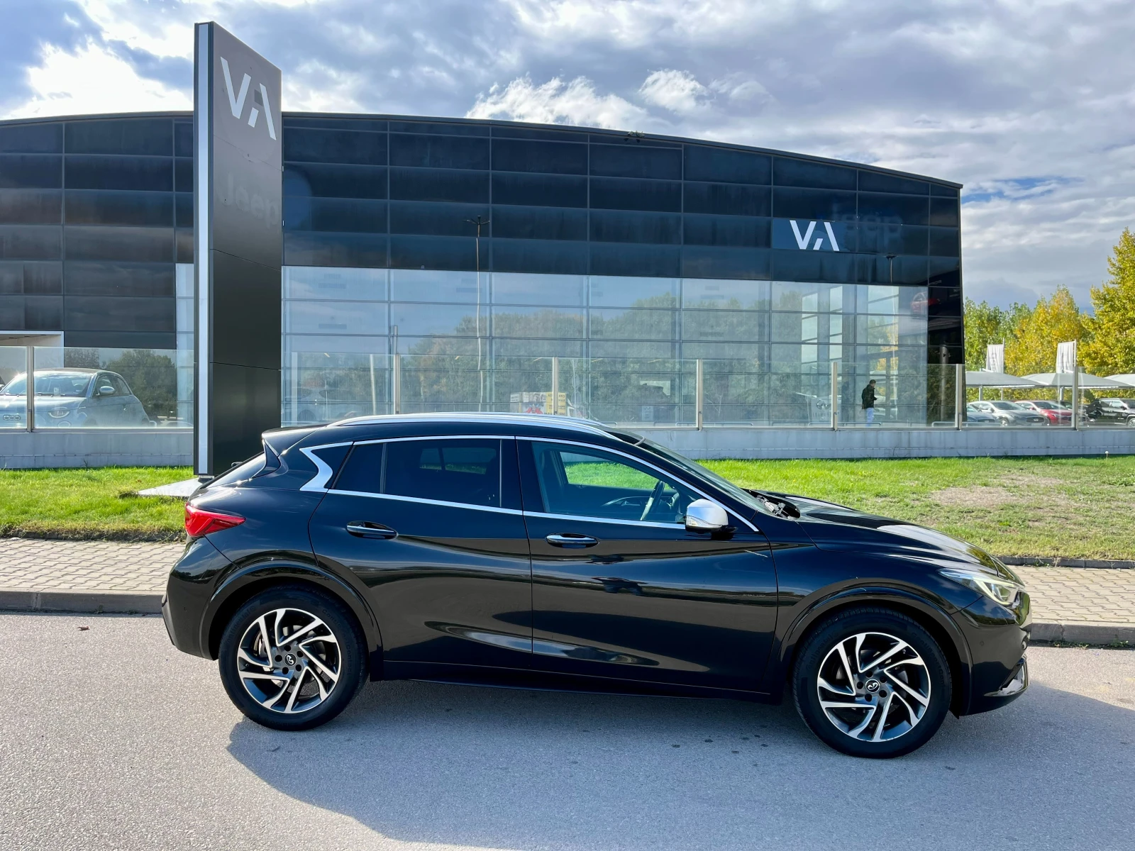 Infiniti Q30 1.6 LUXE CITY BLACK - изображение 3