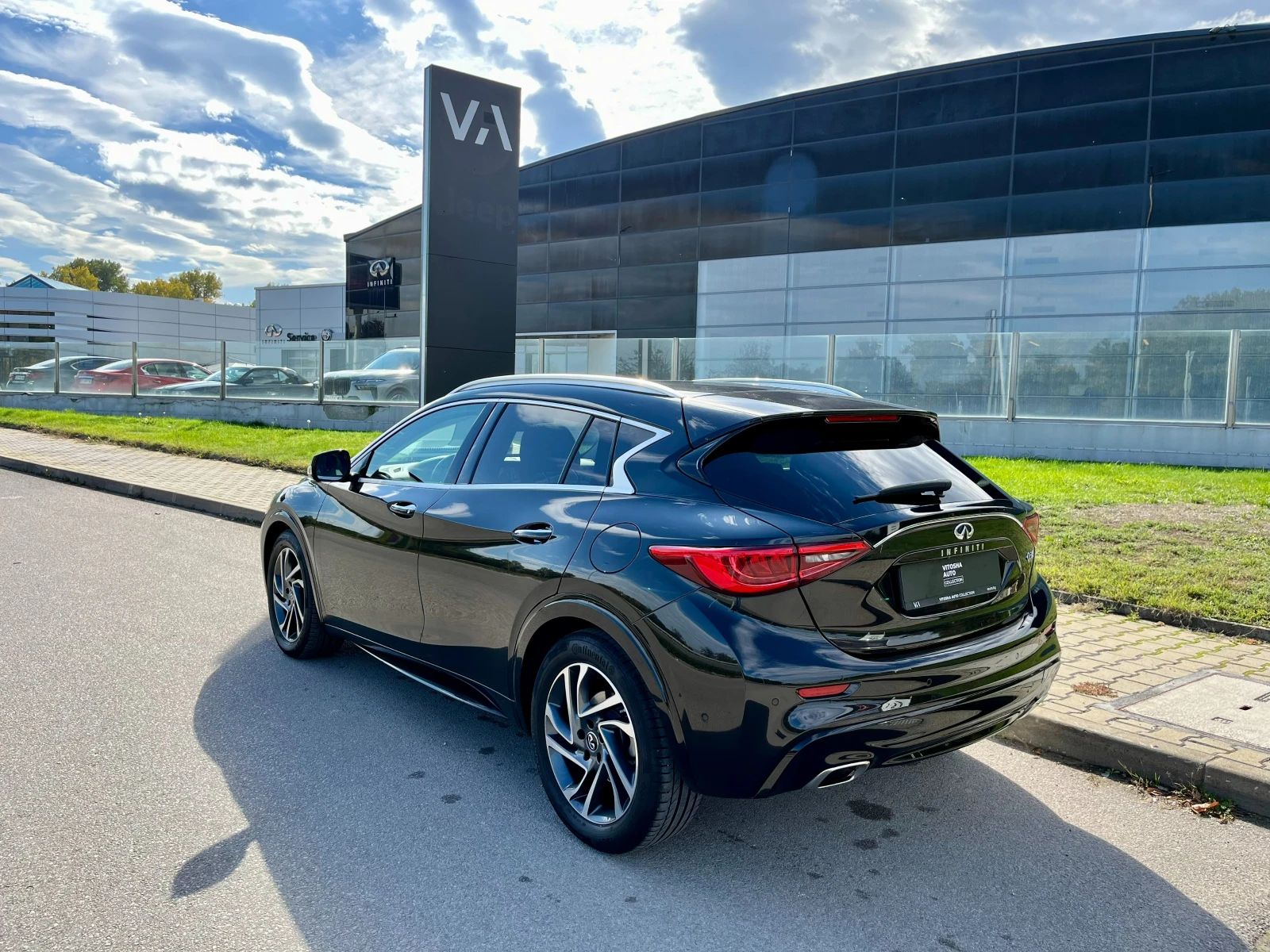 Infiniti Q30 1.6 LUXE CITY BLACK - изображение 6