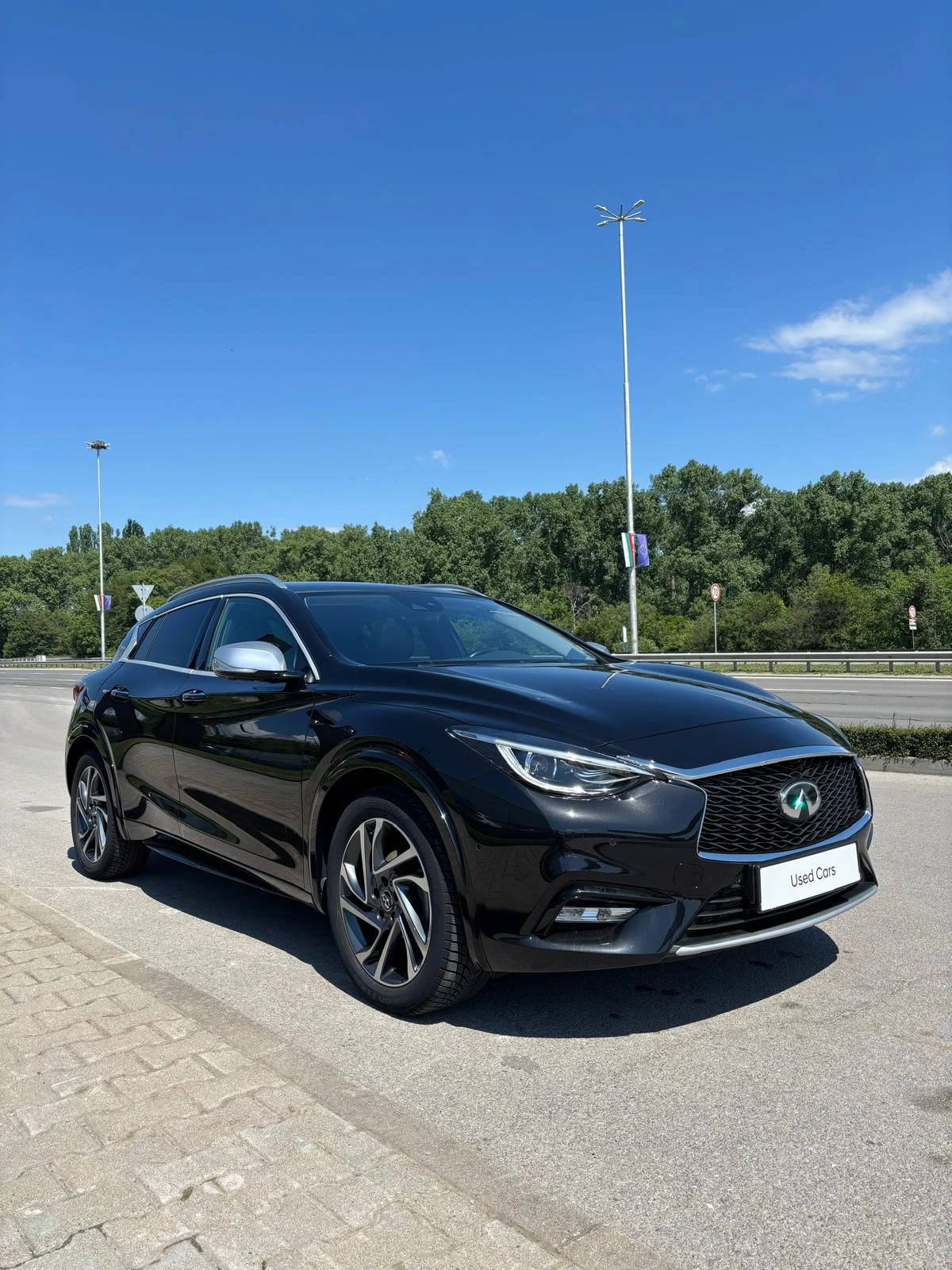 Infiniti Q30 1.6 LUXE CITY BLACK - изображение 2