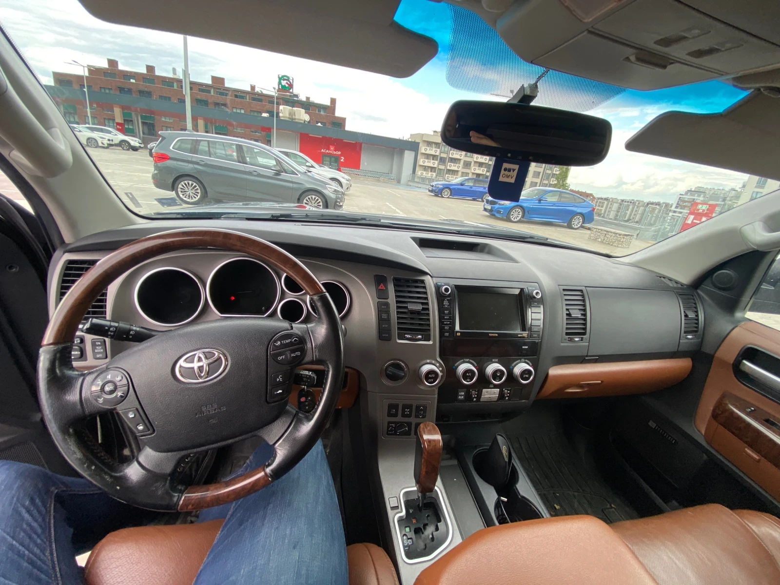 Toyota Sequoia  - изображение 8