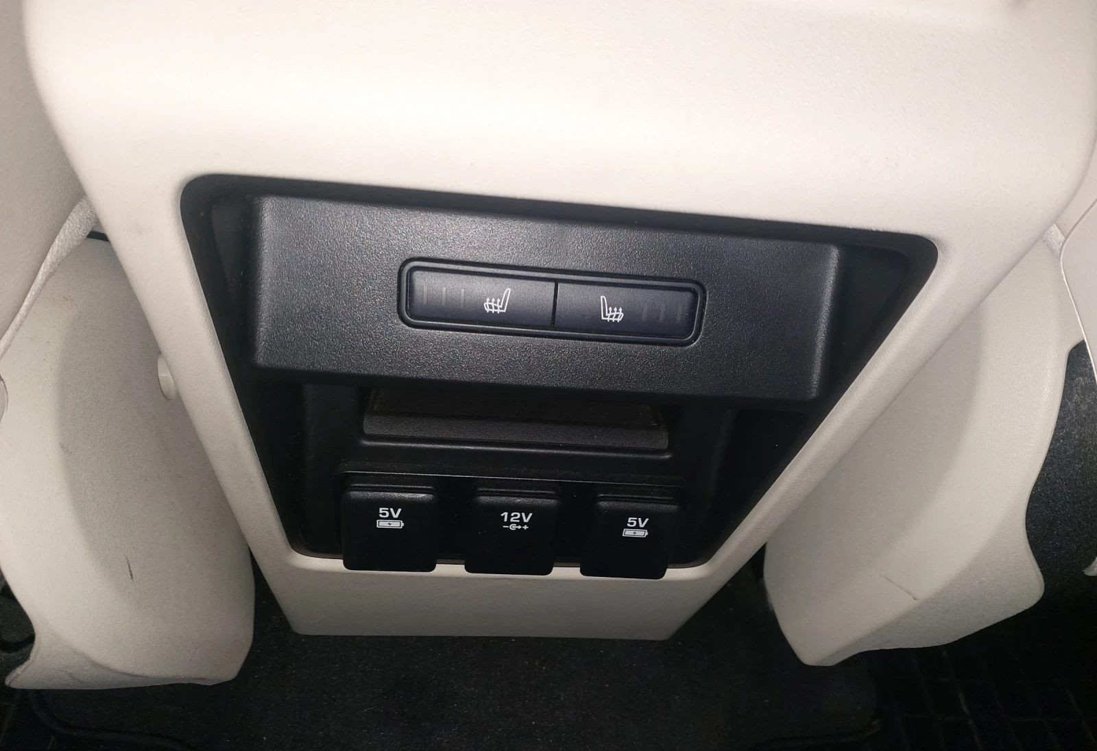 Land Rover Discovery Sport 2.2 190к.с HSE Luxury  - изображение 9