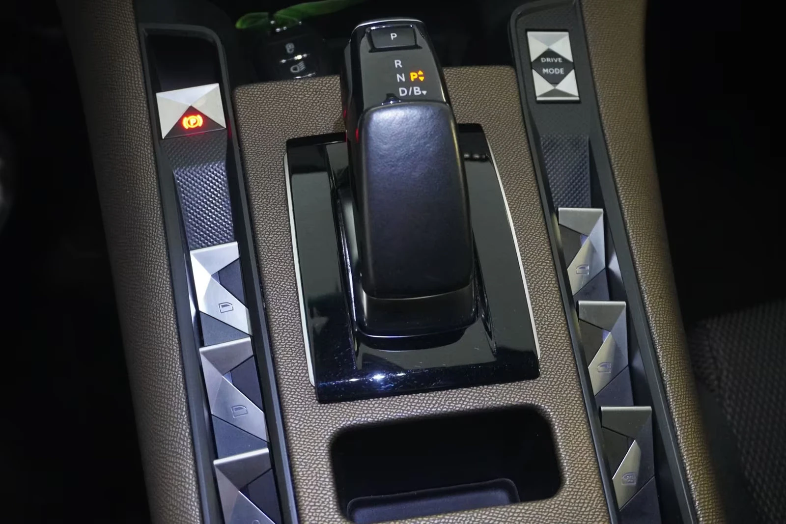 DS DS 7 Crossback 1.6PHEV/224HP/E-TENSE/CAM/LED/NAVI/DIGI/814g | Mobile.bg � ����������� 14