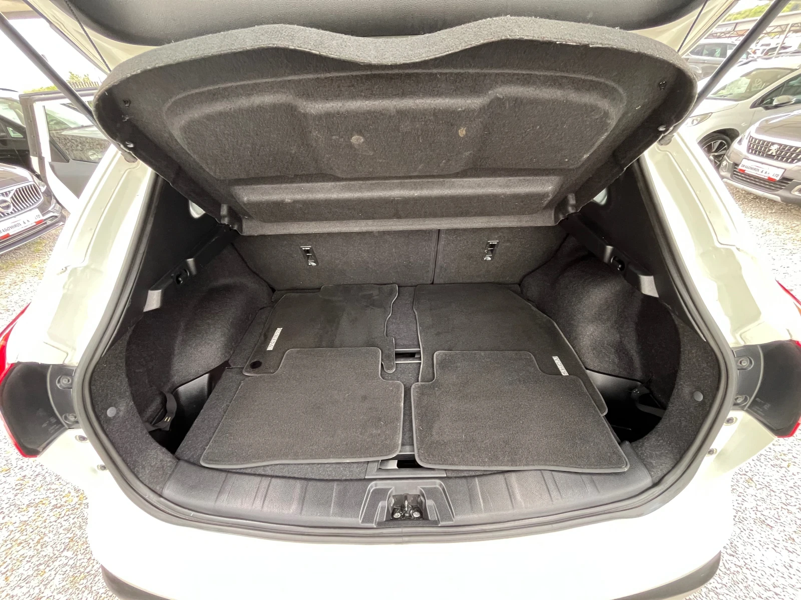 Nissan Qashqai 1.5Dci / Tekna, снимка 15 - Автомобили и джипове - 54358858