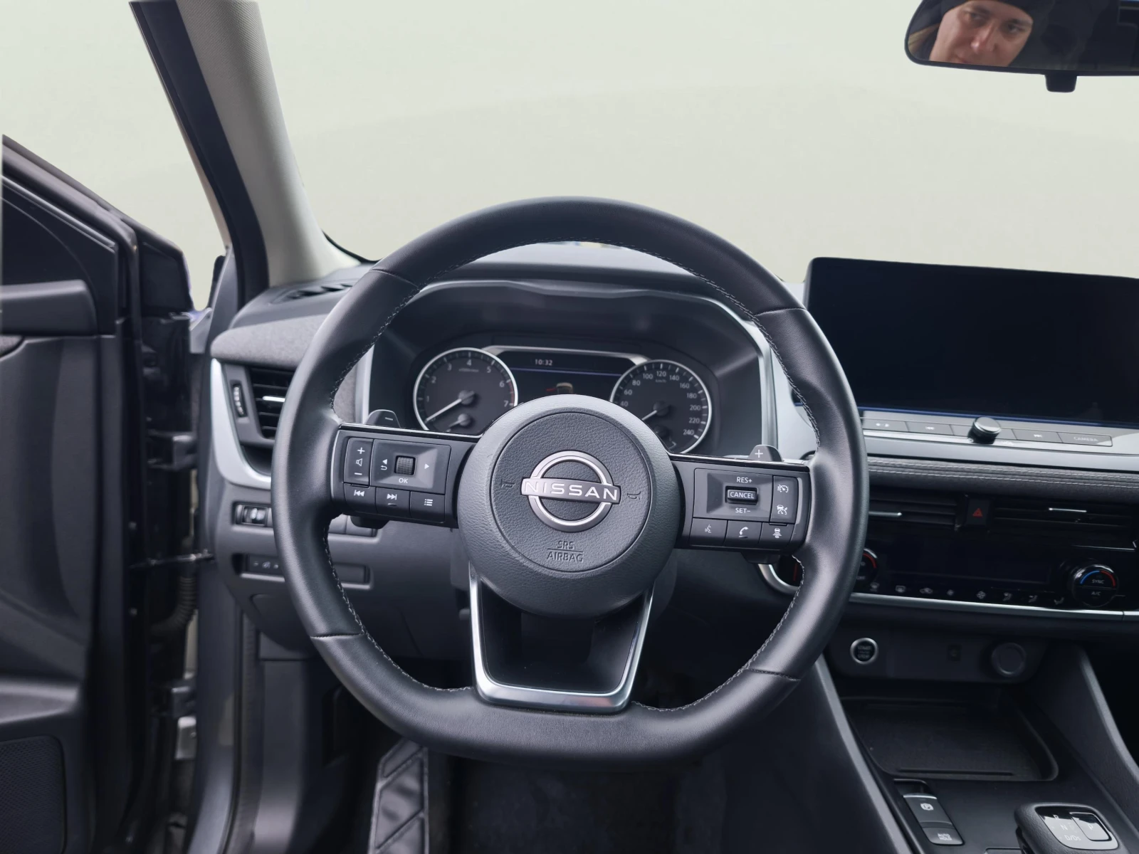 Nissan Qashqai 1.3, снимка 10 - Автомобили и джипове - 54537708