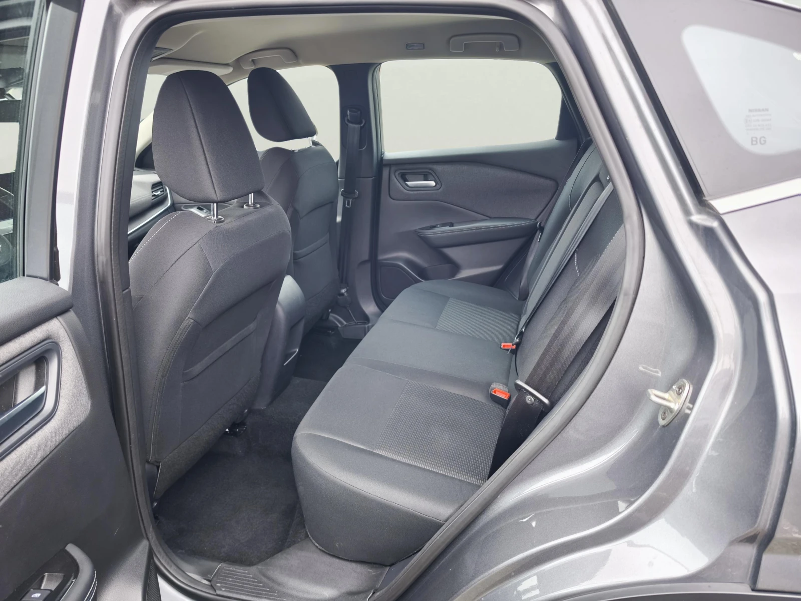 Nissan Qashqai 1.3, снимка 8 - Автомобили и джипове - 54537708