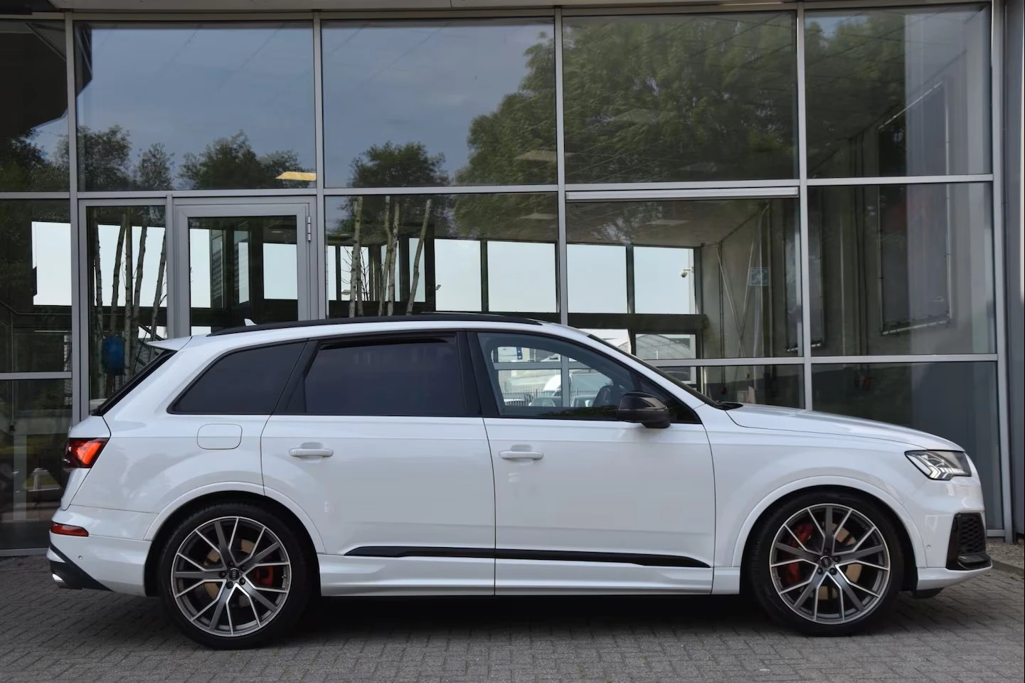 Audi SQ7 4.0 TFSI V8 QUATTRO, снимка 2 - Автомобили и джипове - 54602091