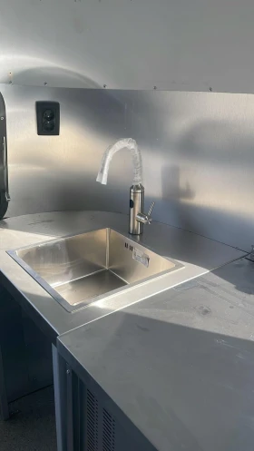 Каравана Други Airstram , снимка 3