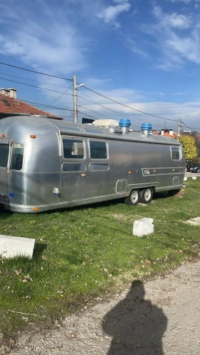 Каравана Други Airstram , снимка 2