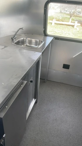 Каравана Други Airstram , снимка 6