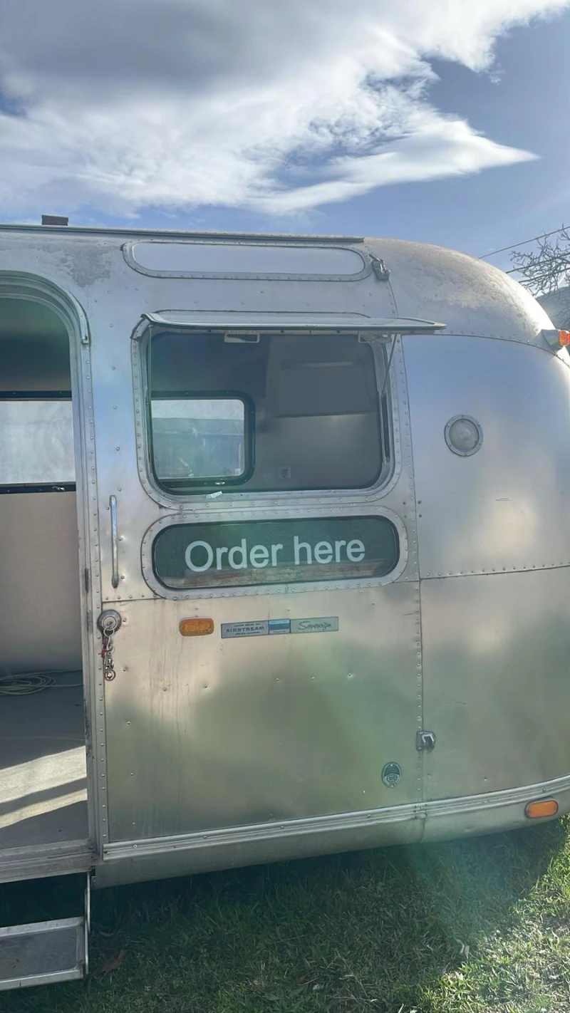 Каравана Други Airstram , снимка 15 - Каравани и кемпери - 52455156