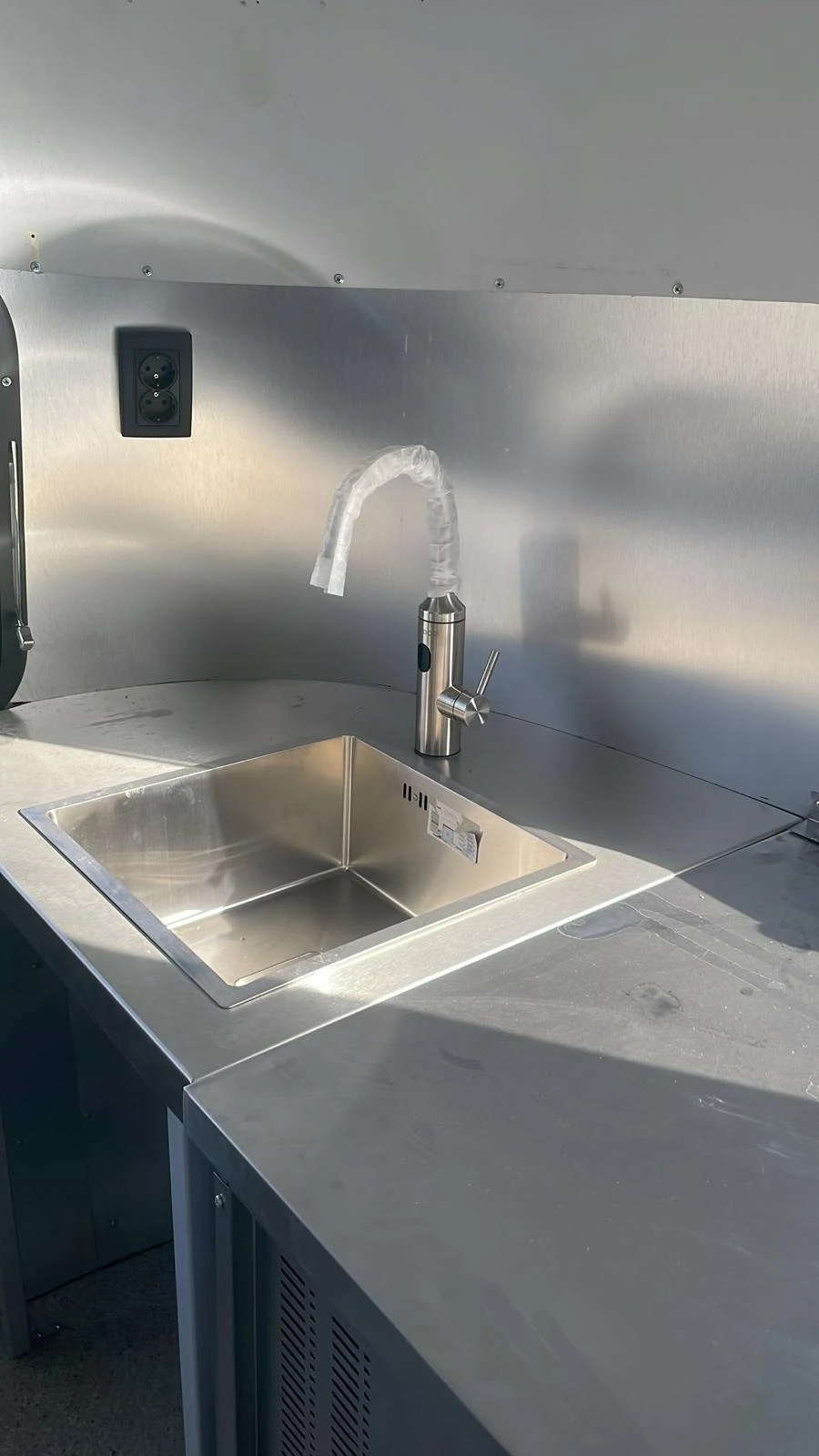 Каравана Други Airstram  - изображение 3