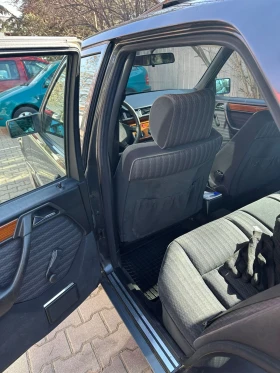 Mercedes-Benz 124 2.0, снимка 7