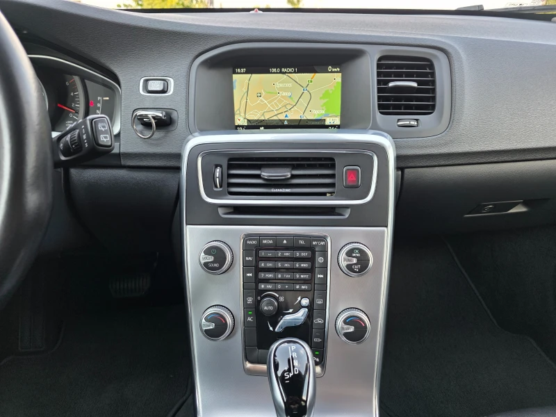 Volvo V60 Cross Country 2.0 D3 , снимка 14 - Автомобили и джипове - 51232092