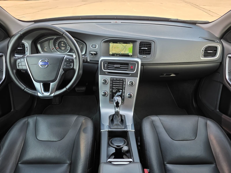 Volvo V60 Cross Country 2.0 D3 , снимка 15 - Автомобили и джипове - 51232092