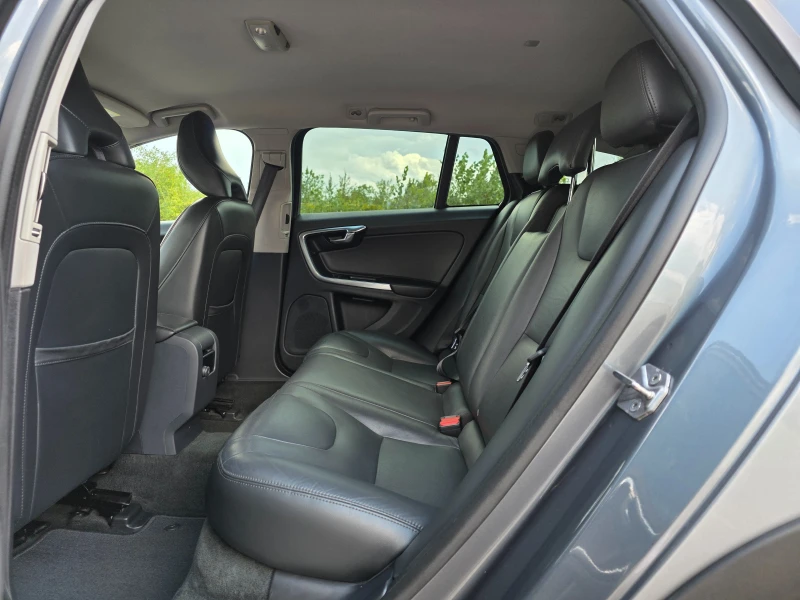 Volvo V60 Cross Country 2.0 D3 , снимка 16 - Автомобили и джипове - 51232092