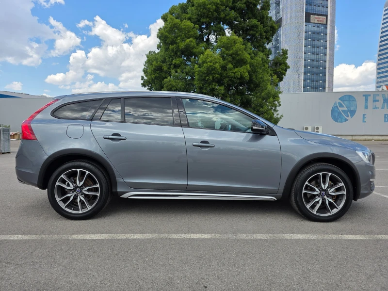 Volvo V60 Cross Country 2.0 D3 , снимка 3 - Автомобили и джипове - 51232092