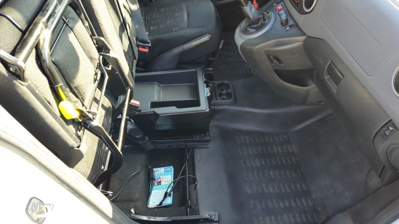 Citroen Berlingo 1.6 hdi, снимка 14 - Автомобили и джипове - 53032946