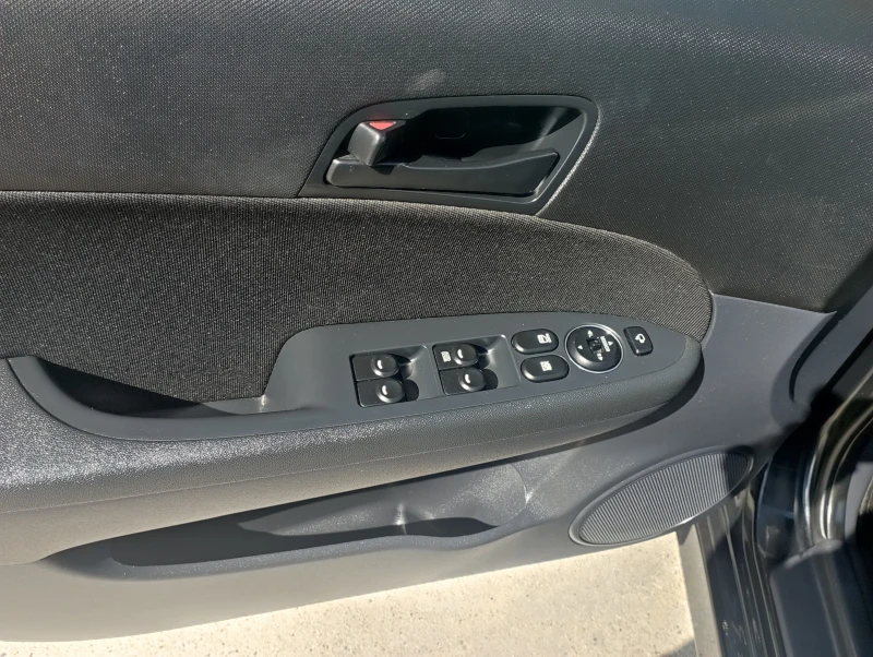 Hyundai I30 1.4, ФЕЙС, сервизна книжка , снимка 11 - Автомобили и джипове - 53438304